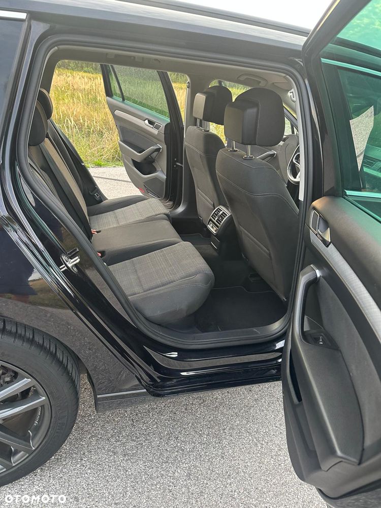 Volkswagen Passat Variant 2.0 TDI EVO Elegance DSG - 24
