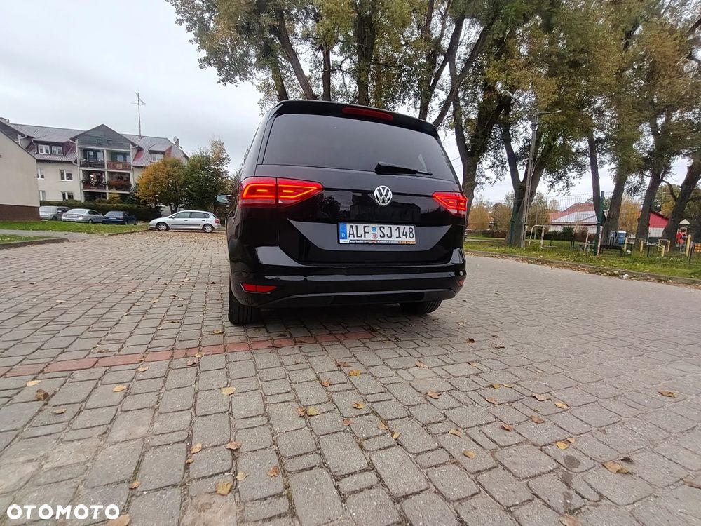 Volkswagen Touran - 27