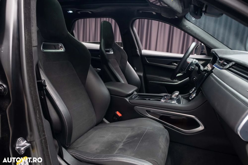 Jaguar F-Pace P550 AWD SVR - 40