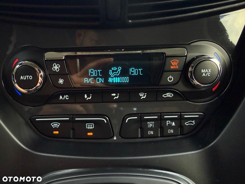 Ford Kuga 2.0 TDCi 4x4 Titanium - 27