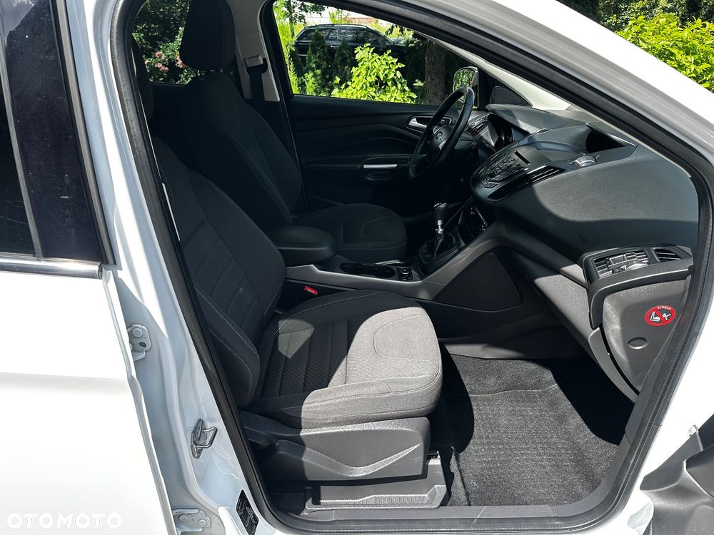 Ford Kuga 2.0 TDCi 2x4 Titanium - 15