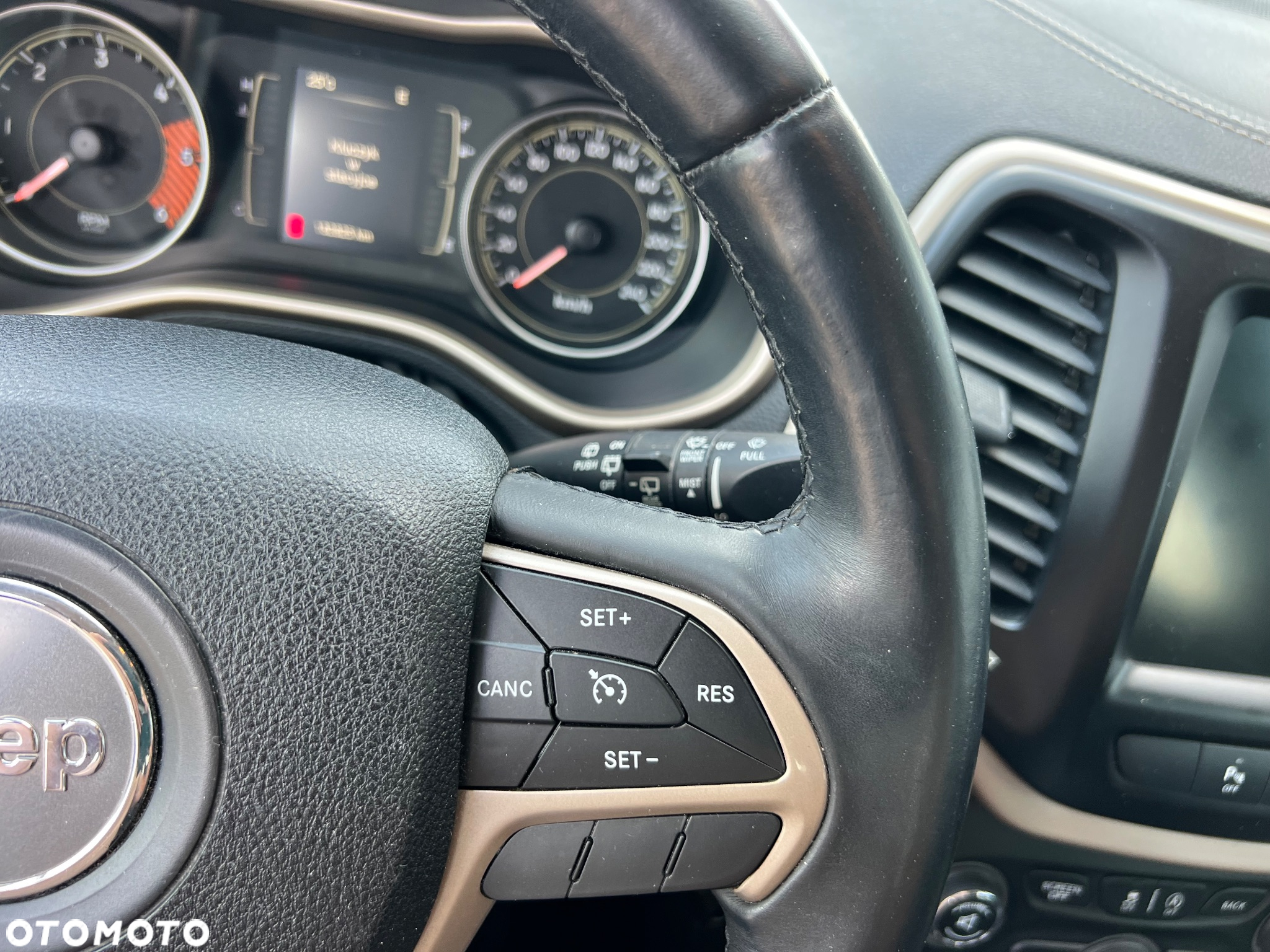 Jeep Cherokee 2.0 MJD Active Drive I Longitude - 33