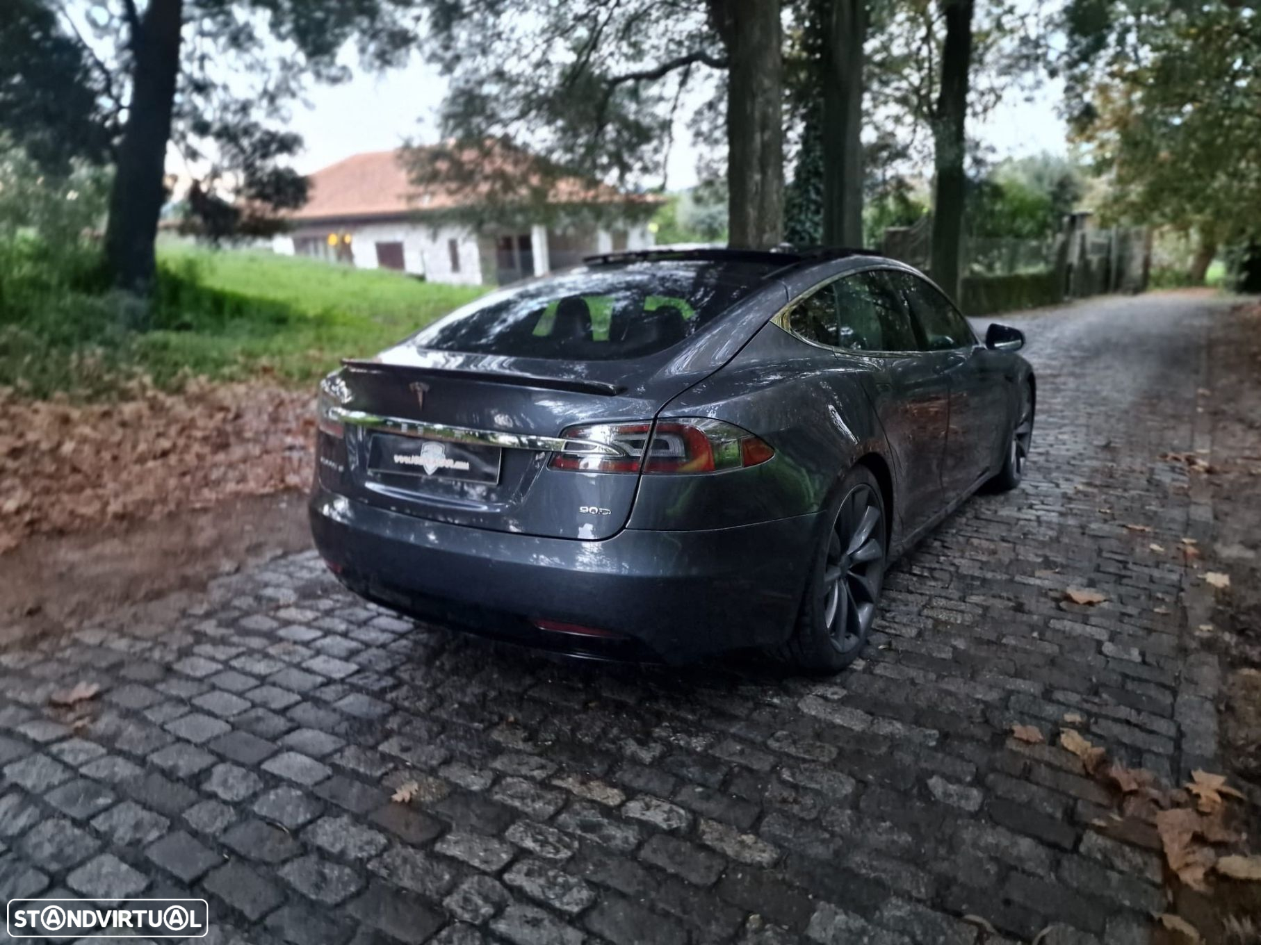 Tesla Model S 90D - 43