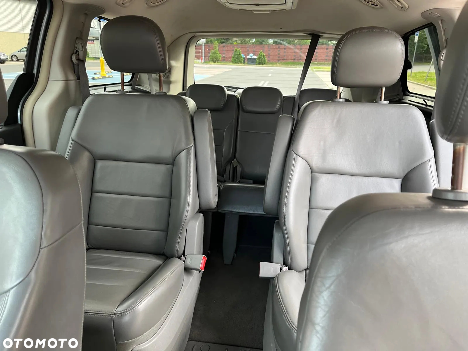 Volkswagen Routan - 9