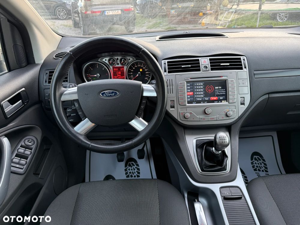 Ford Kuga 2.0 TDCi 2x4 Titanium - 30