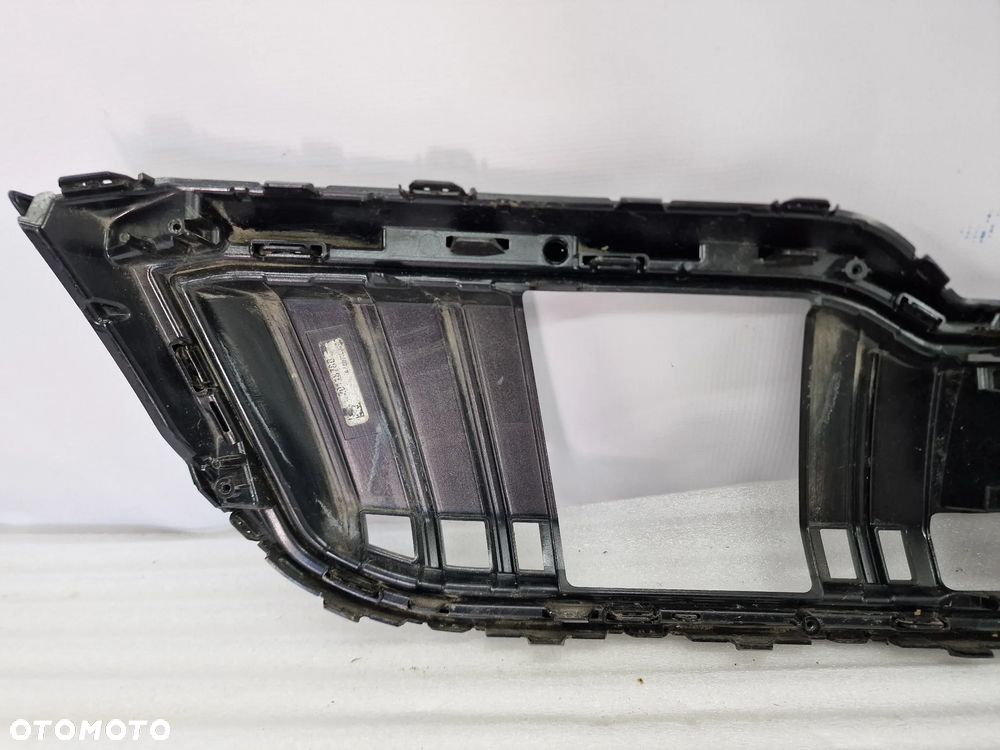 SKODA SUPERB 3V0 LIFT 19- ATRAPA / GRILL NA RADAR , NR 3V0853653J , NR AUKCJI GR84 - 17