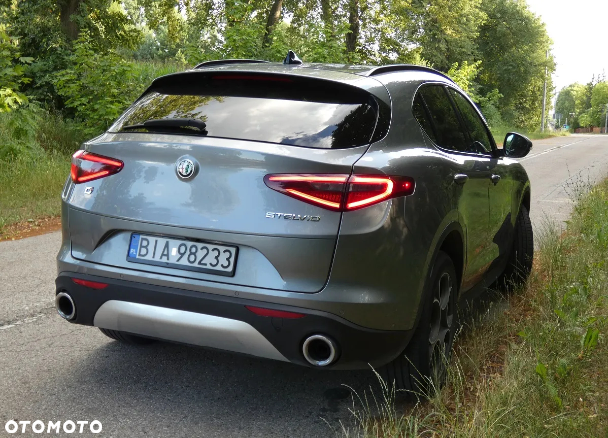 Alfa Romeo Stelvio 2.0 Turbo 16V AT8-Q4 Ti - 18