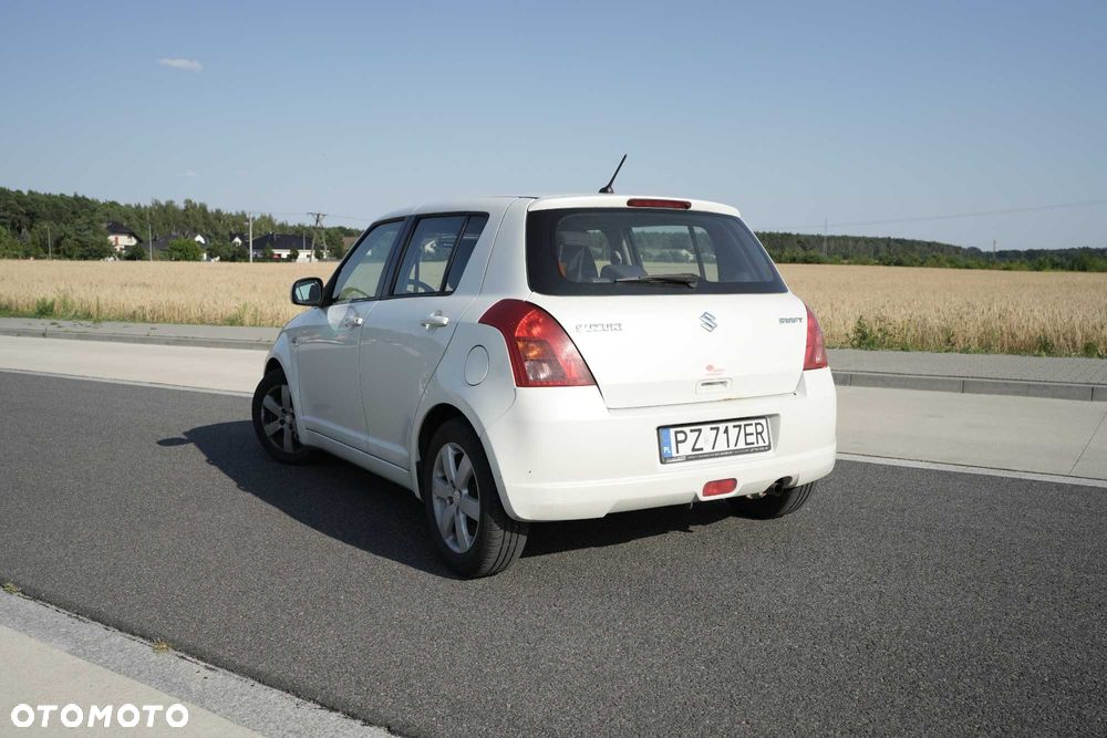 Suzuki Swift - 4