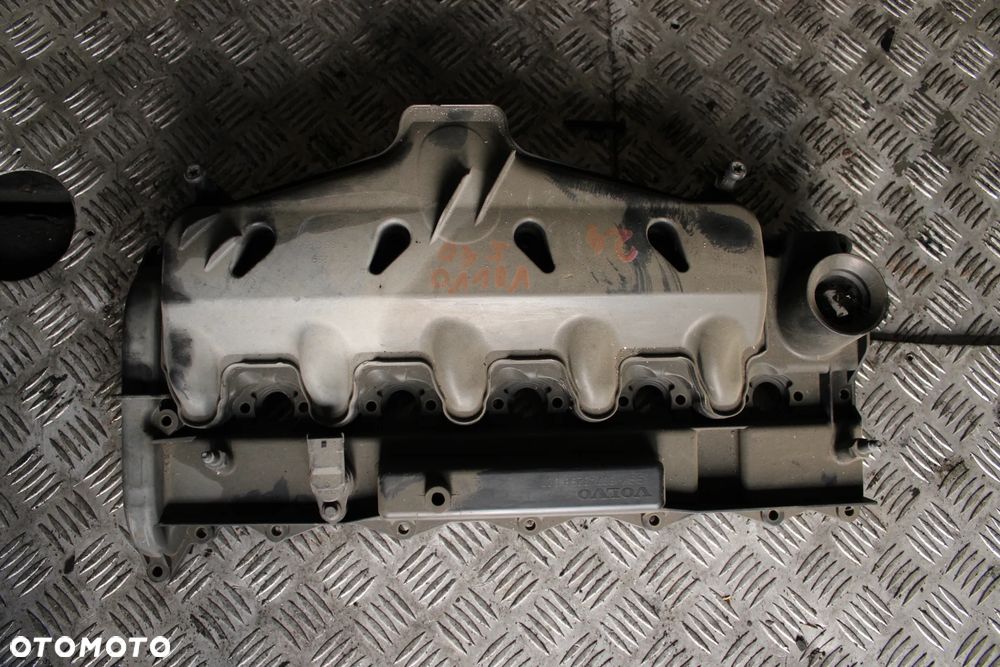 Pokrywa zaworów volvo v50 2,4 D5 30743258-007