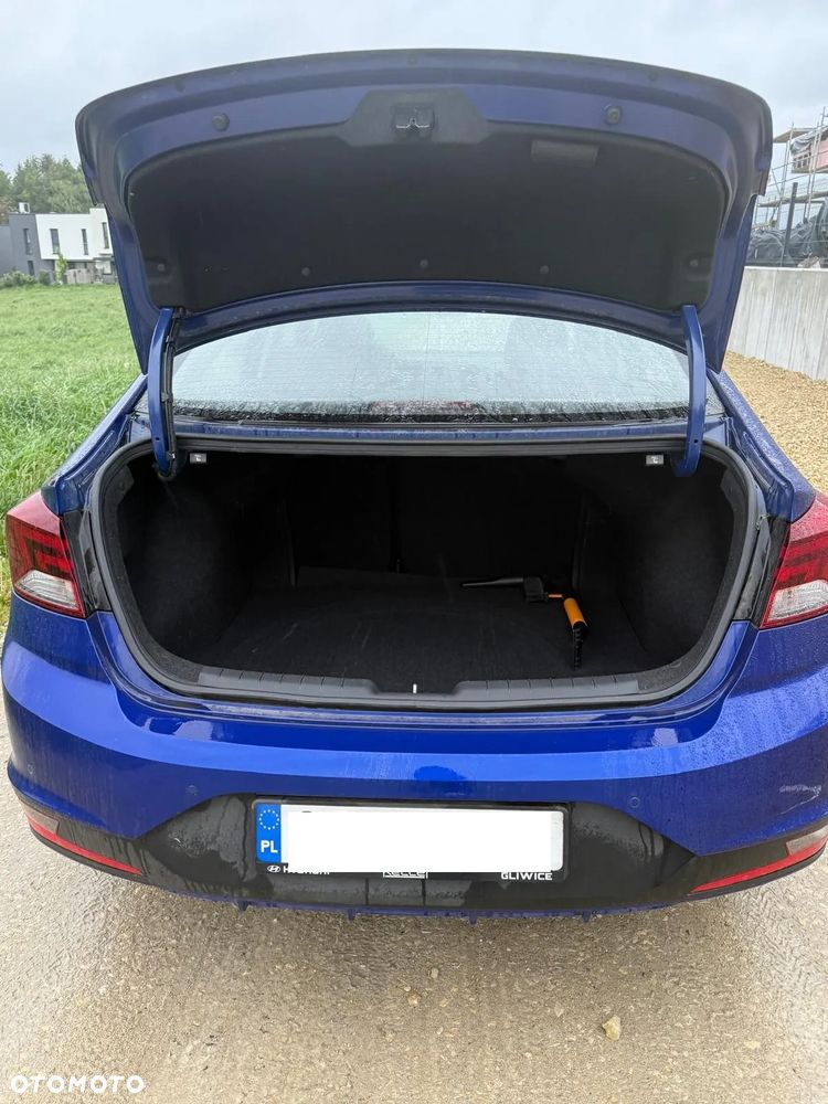 Hyundai Elantra 1.6 Comfort - 18