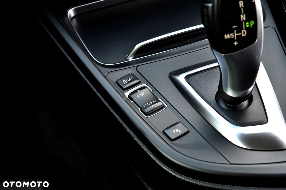 BMW 3GT 318d Sport Line - 32