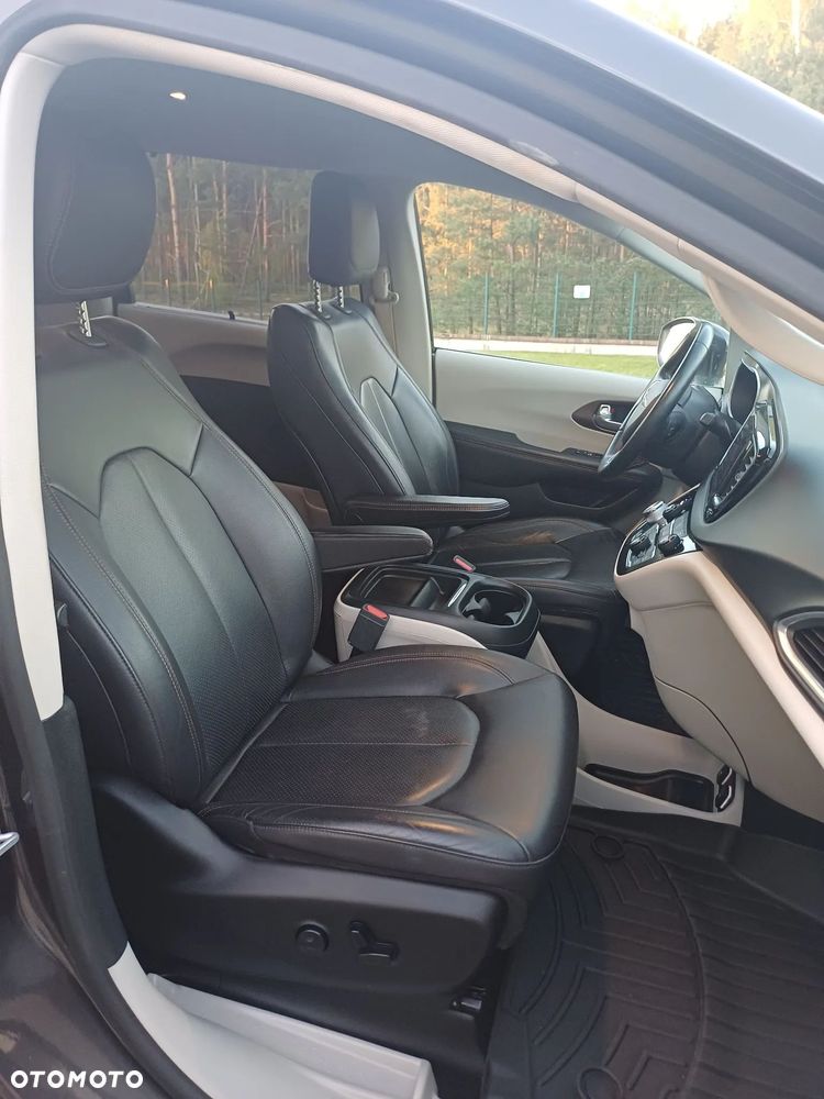 Chrysler Pacifica - 10