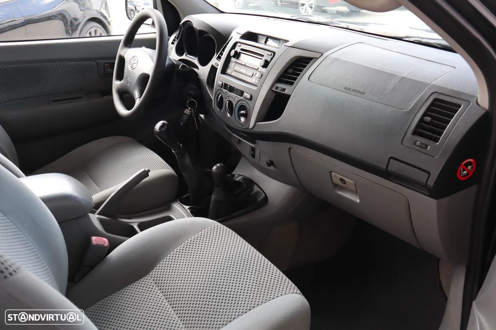 Toyota Hilux 2.5 D-4D CD AC - 11