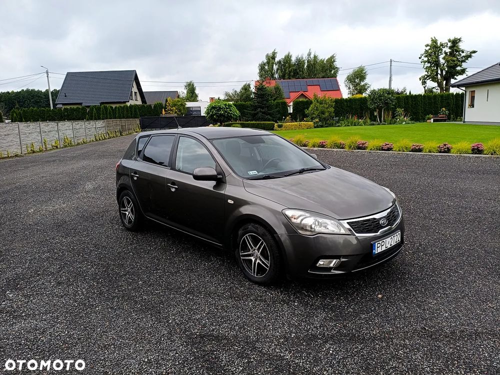 Kia Ceed - 4