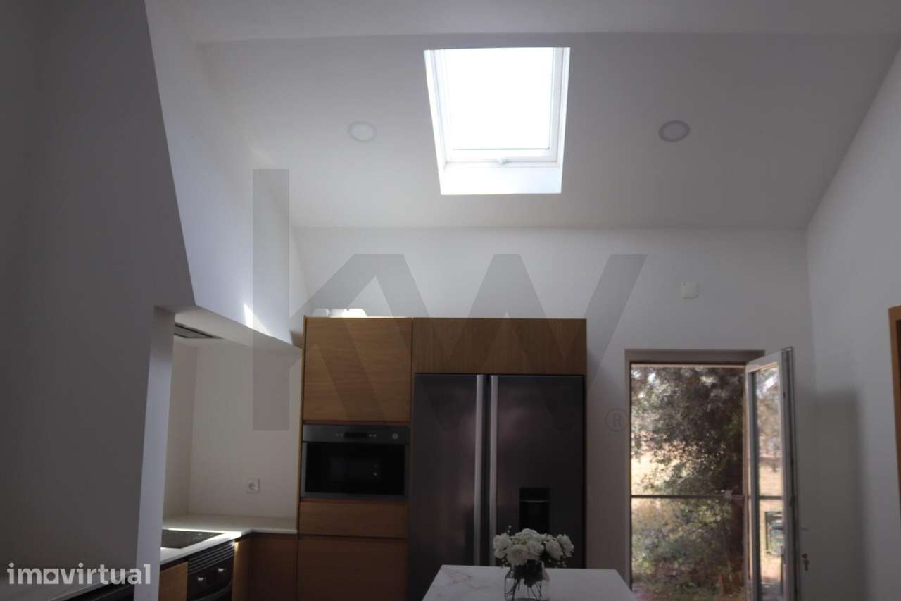 Moradia T2 Totalmente Remodelada em São Saturnino | A Apenas 10 Minuto - Grande imagem: 4/35