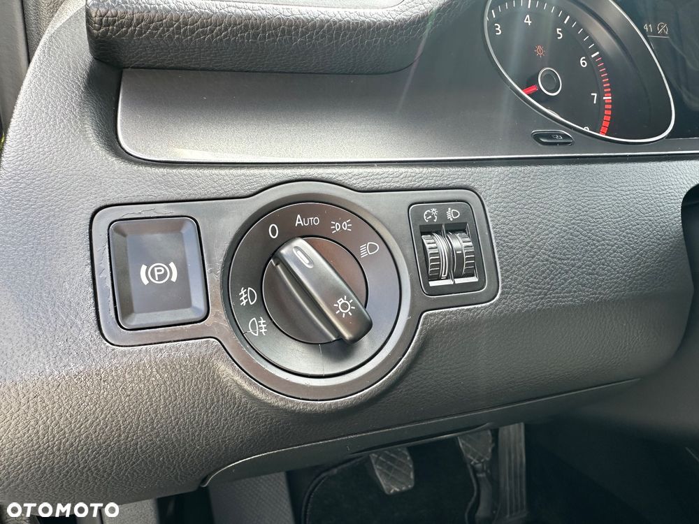 Volkswagen Passat - 25