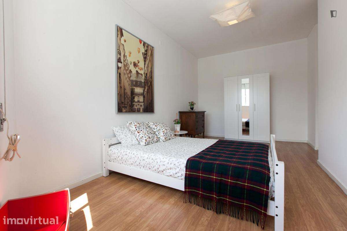 Quarto - localizado em Campanhã Porto - Grande imagem: 3/24