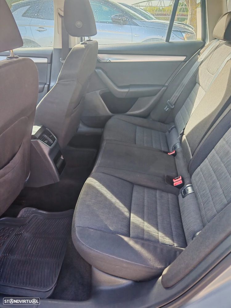 Skoda Octavia Break 1.6 TDi Ambiente - 11