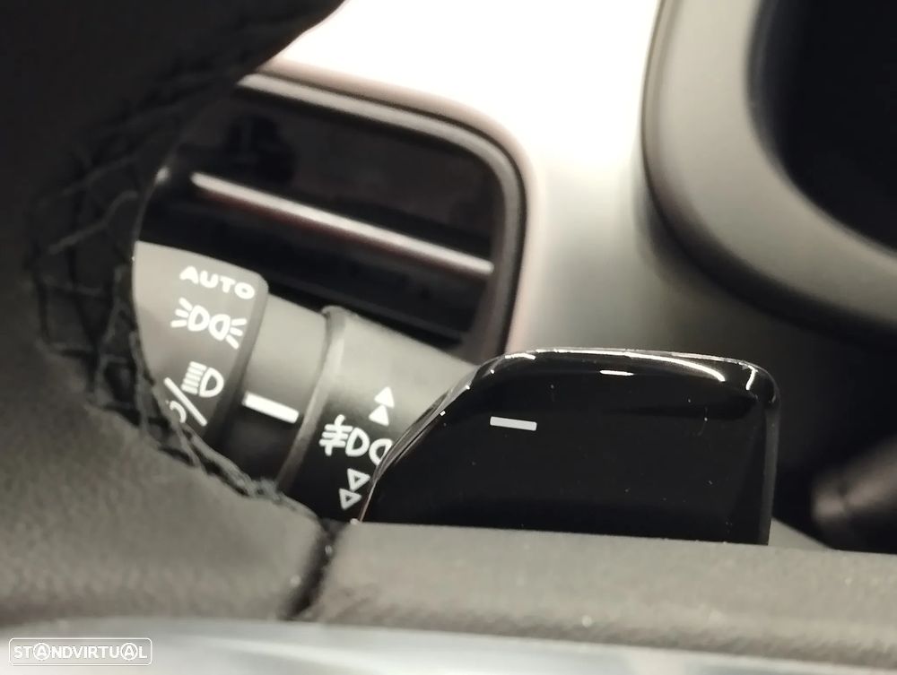 Jeep Avenger 1.2 e-Hybrid Longitude DCT - 22