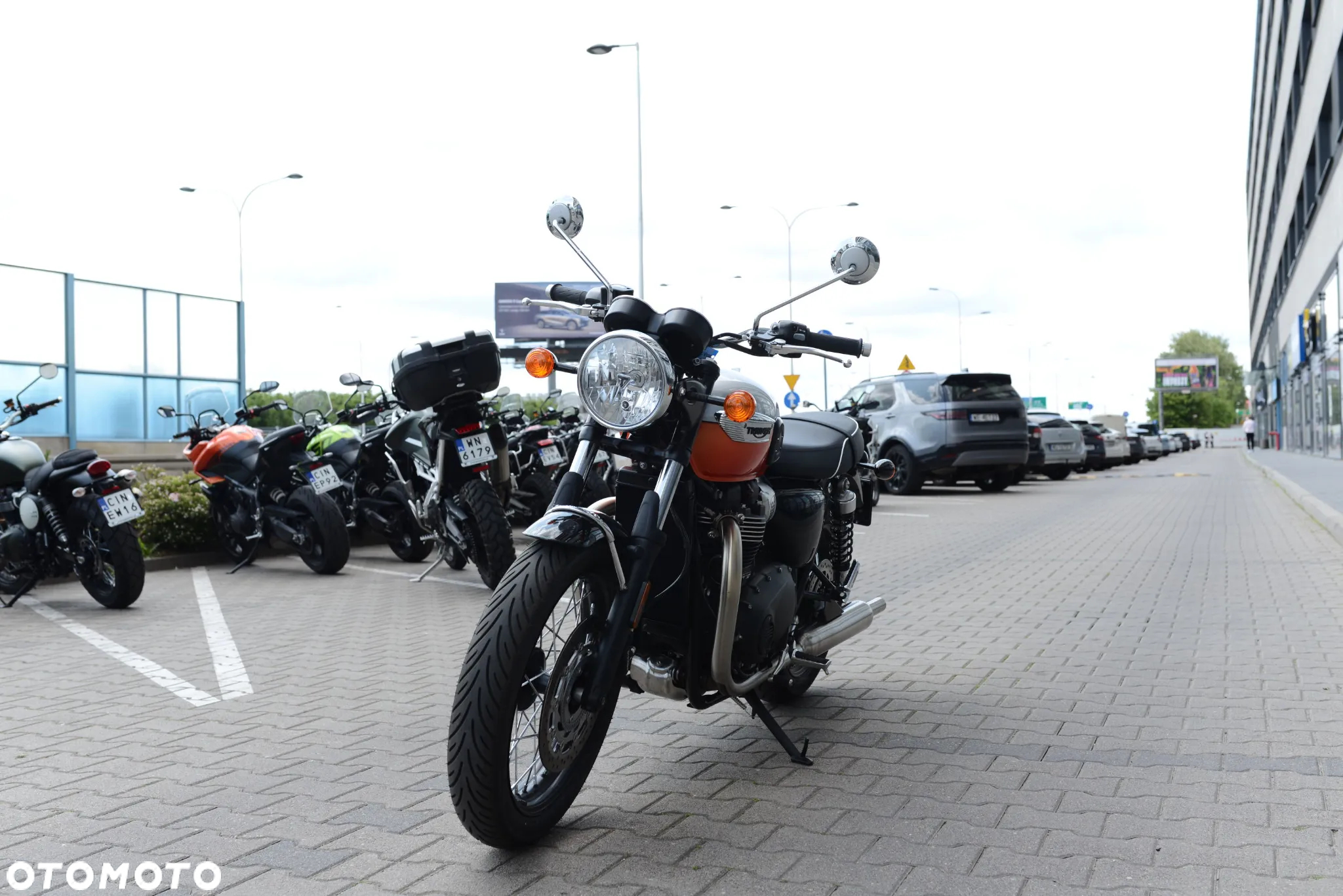 Triumph Bonneville - 24