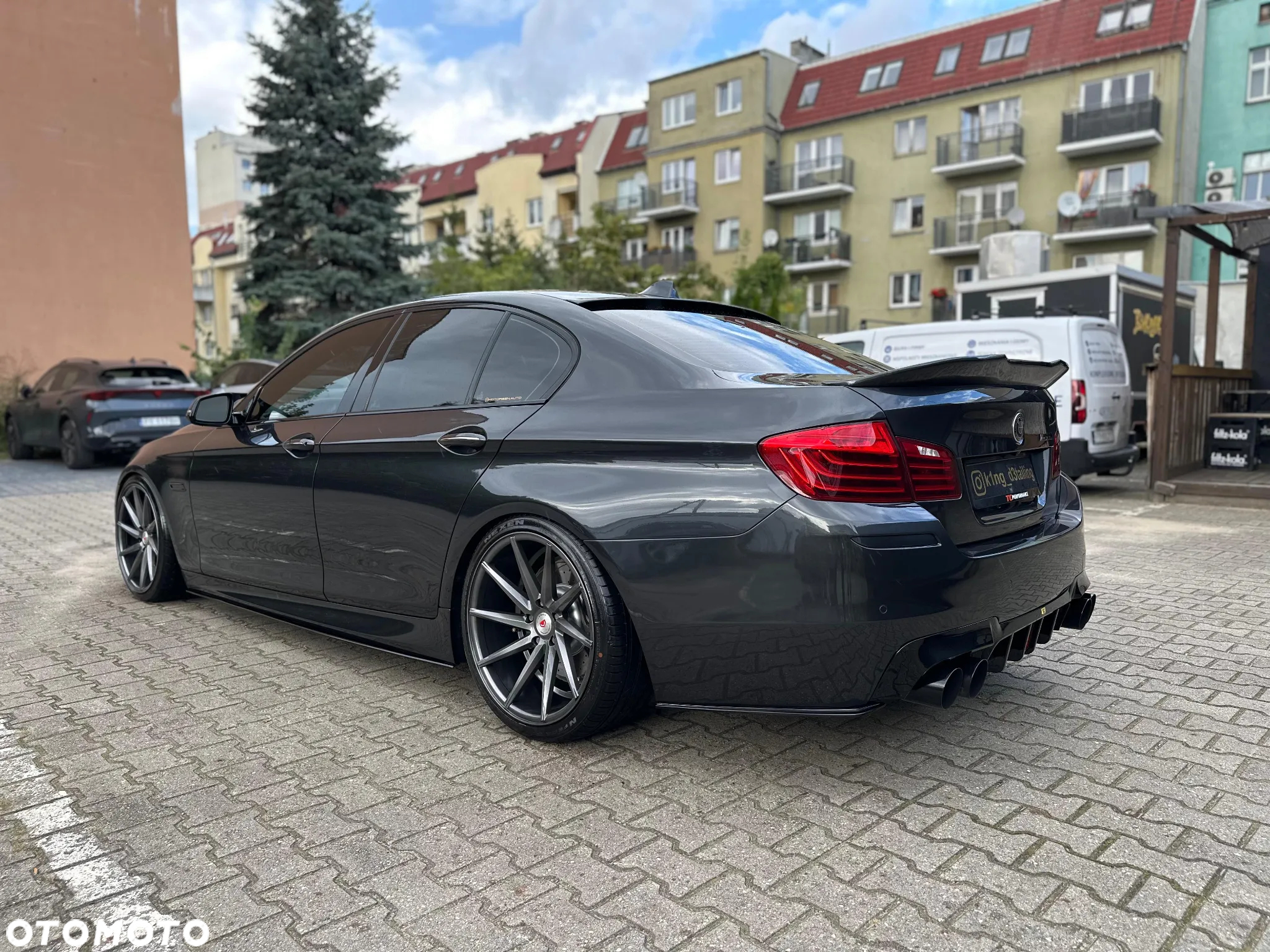 BMW Seria 5 550i - 16