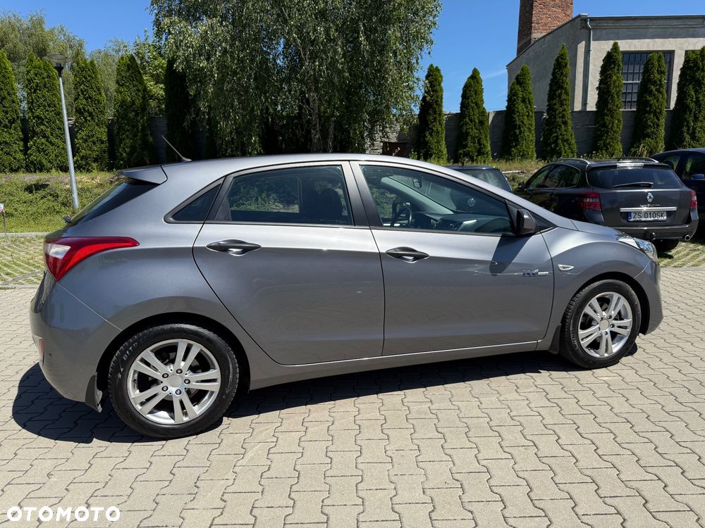 Hyundai i30 blue 1.6 CRDi Style - 13
