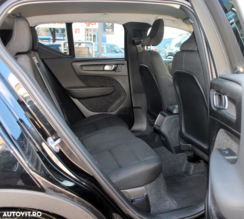 Volvo XC 40 B4 AT8 Mild Hybrid Momentum Pro - 13