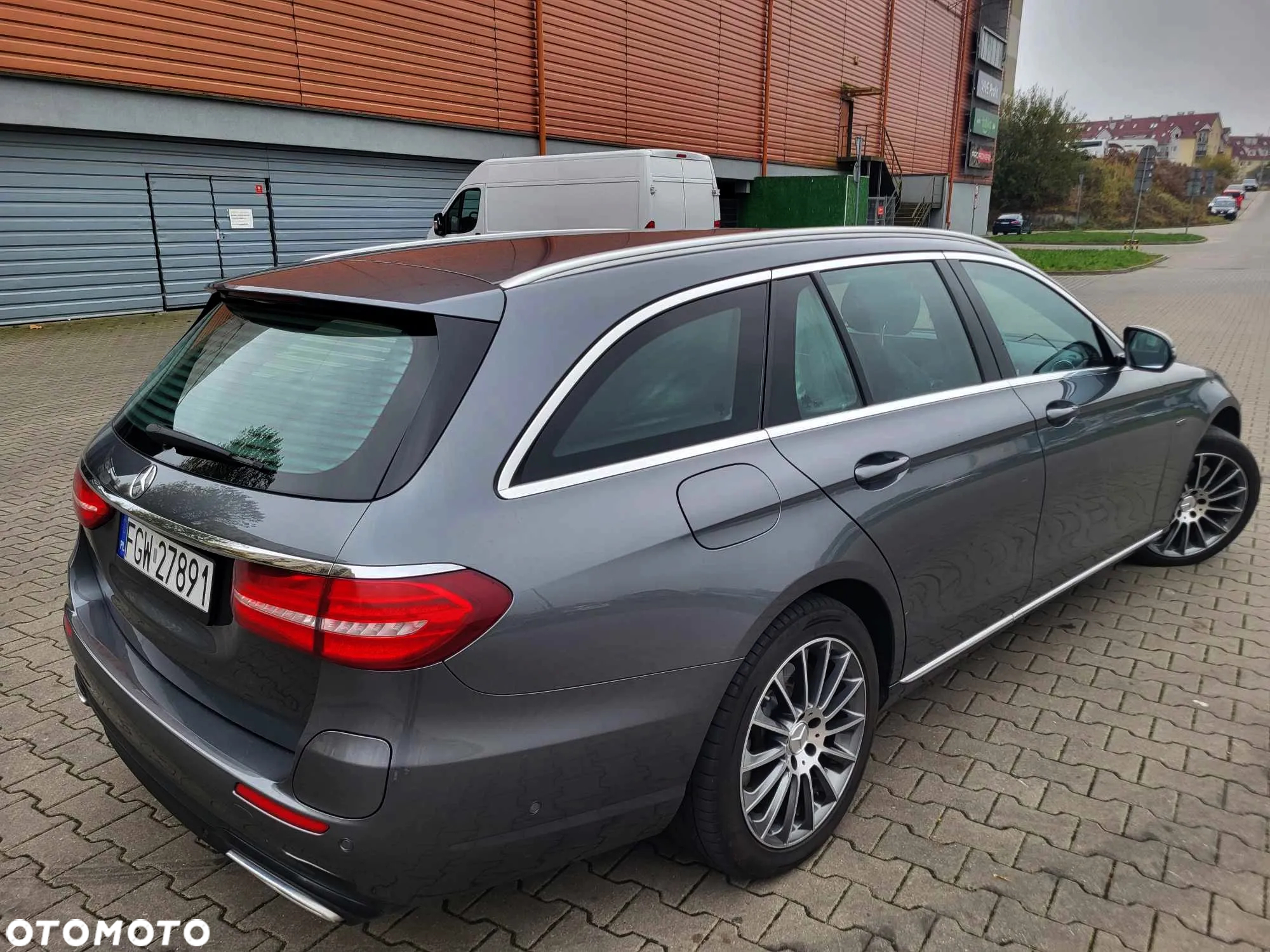 Mercedes-Benz Klasa E 300 de 9G-TRONIC - 19