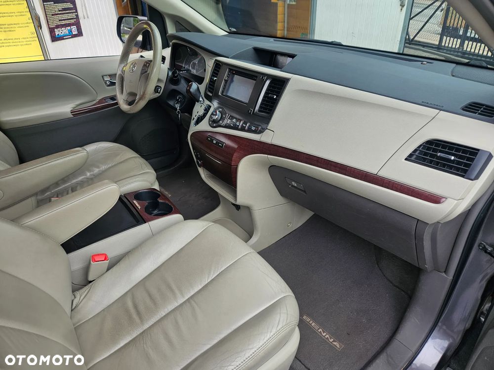 Toyota Sienna 3.5 V6 - 11