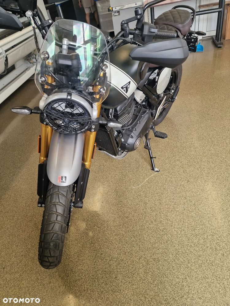 Triumph Scrambler - 9