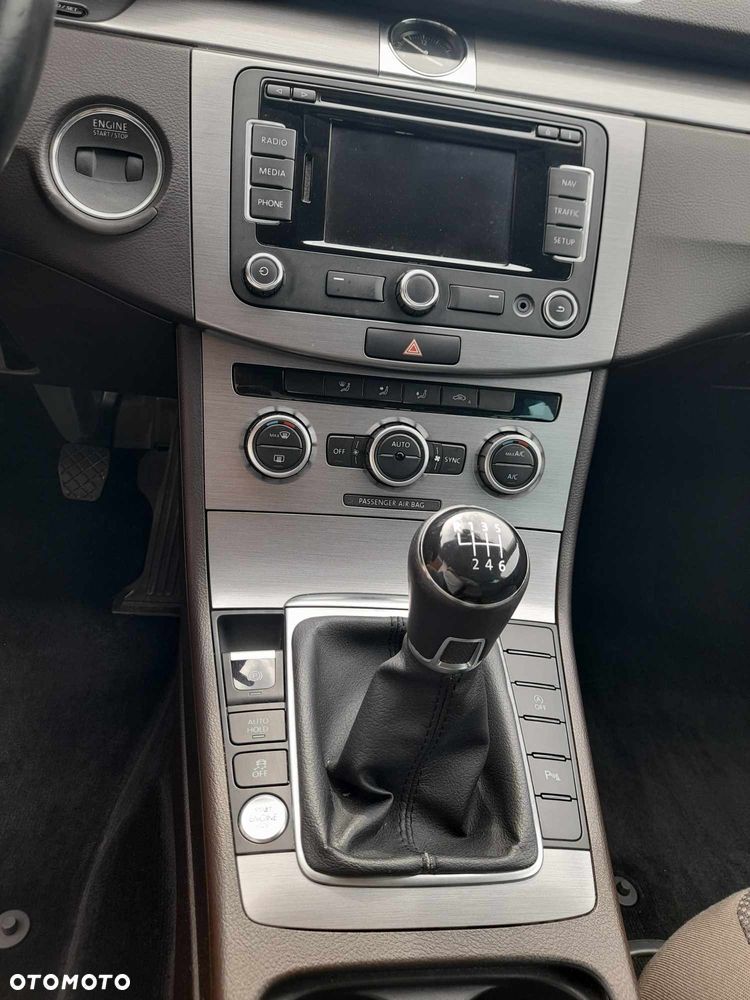 Volkswagen Passat 1.6 TDI BlueMotion Technology R-Line - 22