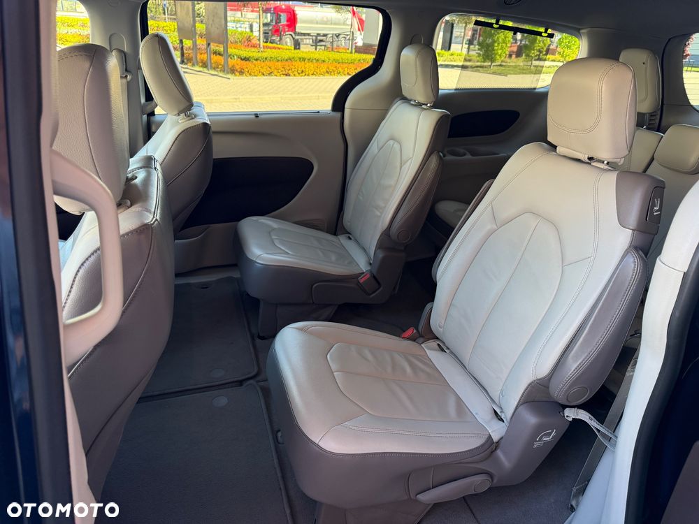 Chrysler Pacifica - 25