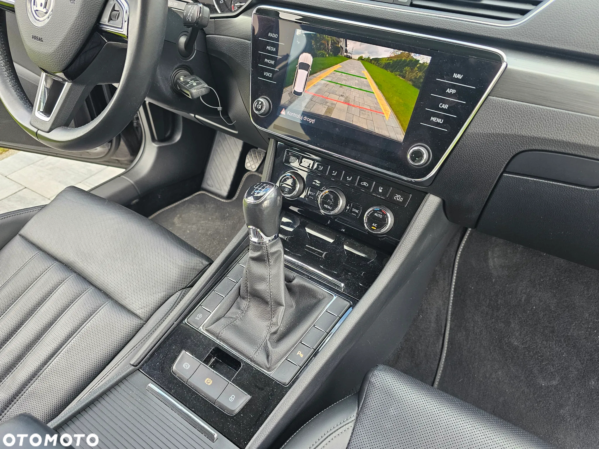 Skoda Superb 2.0 TDI Premium Edition - 16