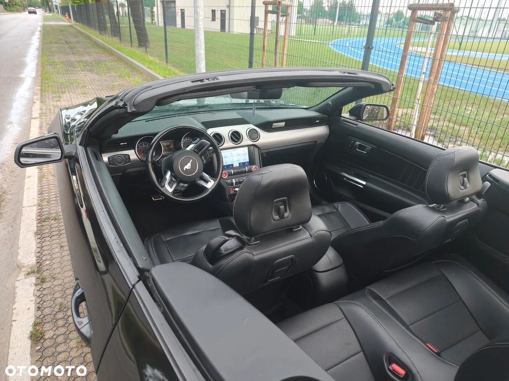Ford Mustang - 25