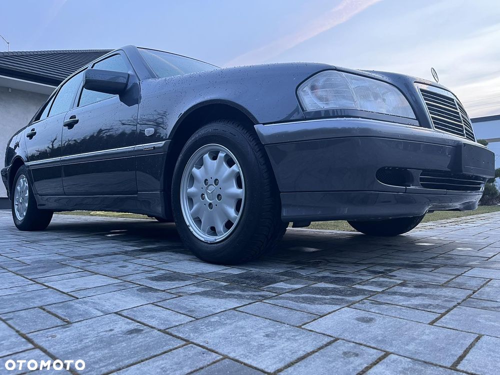 Mercedes-Benz Klasa C 180 Classic - 15