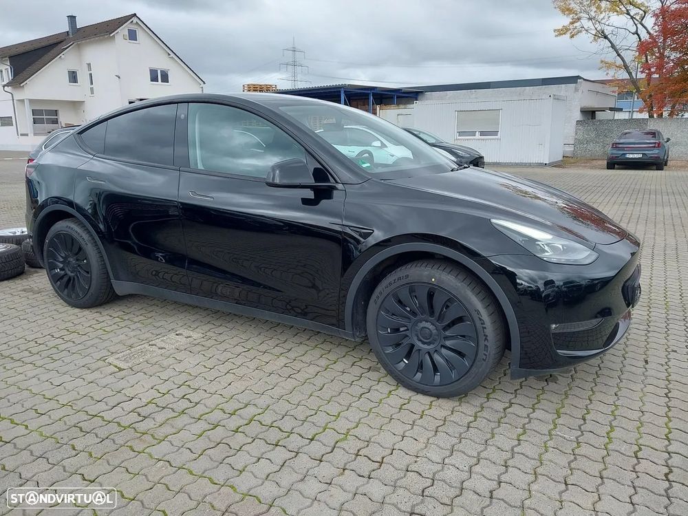 Tesla Model Y Long Range Dual Motor AWD - 5