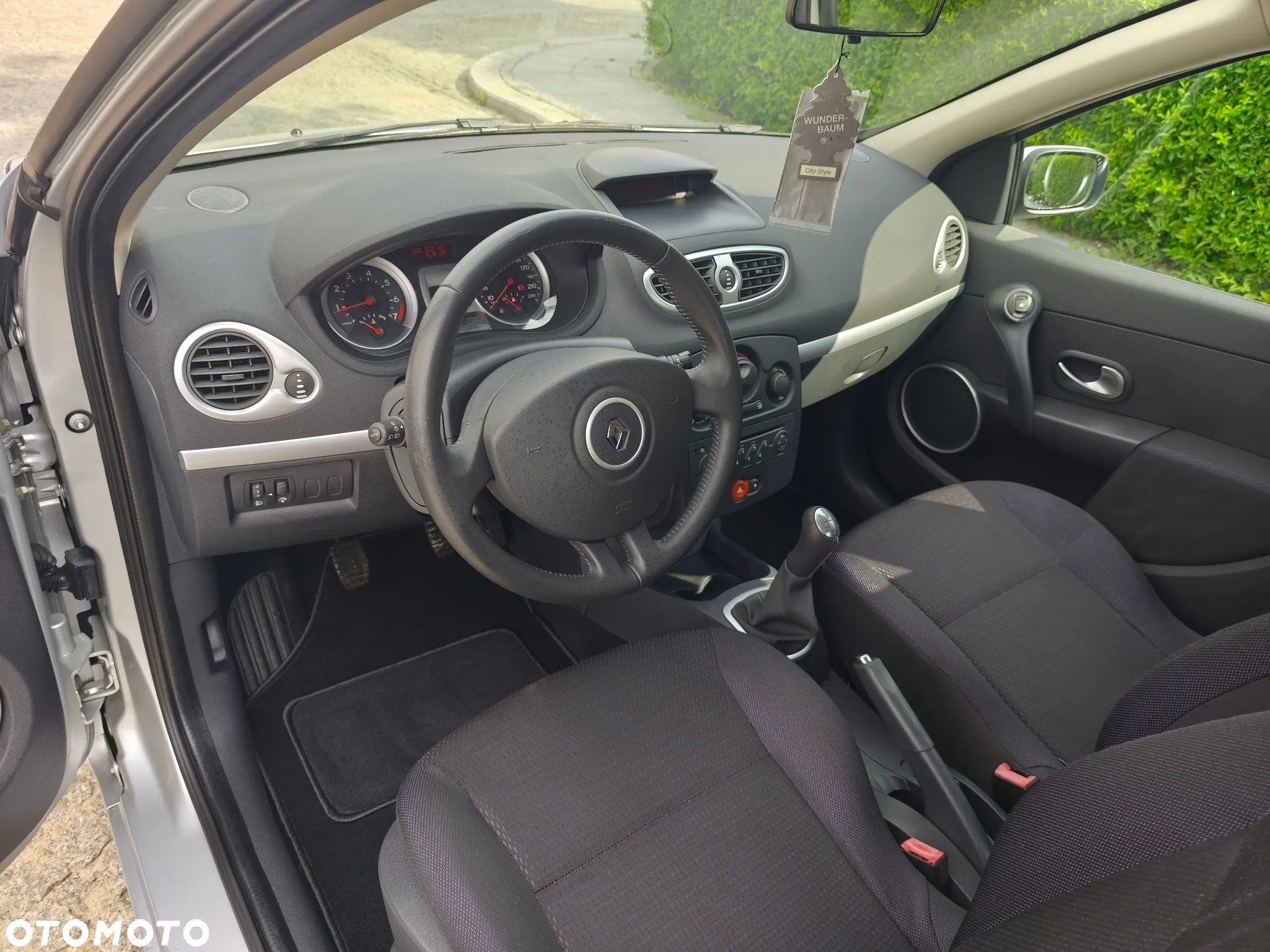 Renault Clio 1.2 16V 75 Dynamique - 10