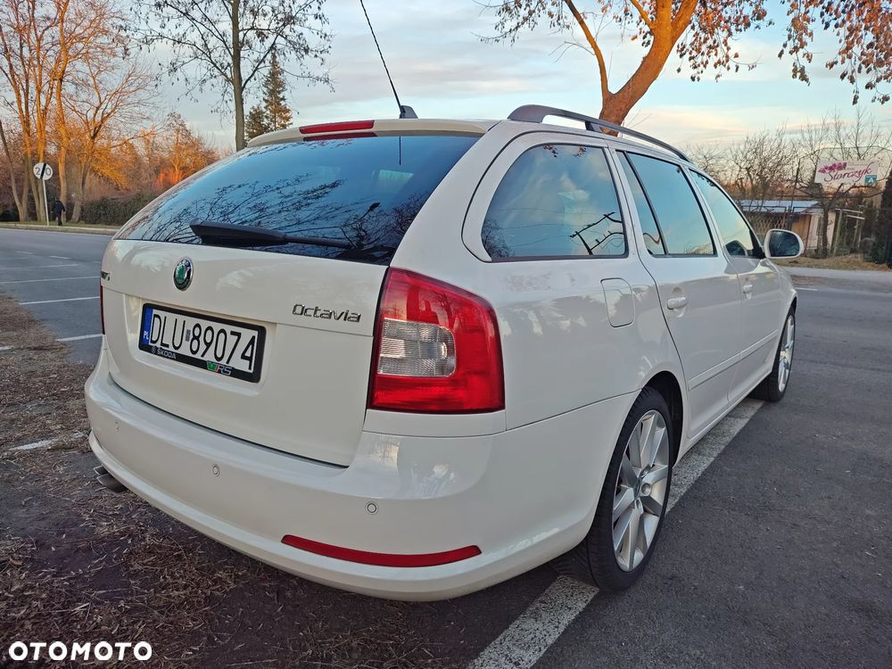 Skoda Octavia 2.0 TDI CR DPF RS - 23