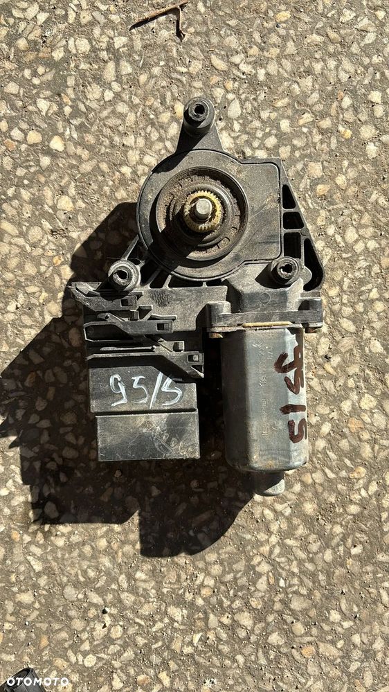 silniczek  szyby lewy tył PASSAT B5 0130821697   (95/5)