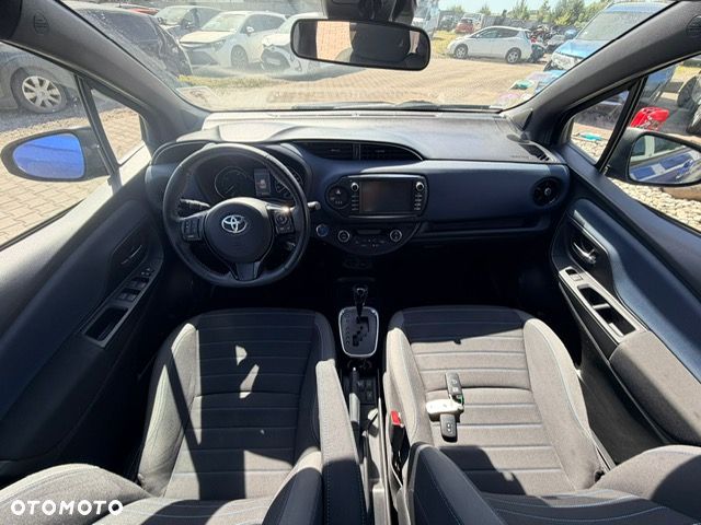 Toyota Yaris Hybrid 100 Selection Platinum - 16
