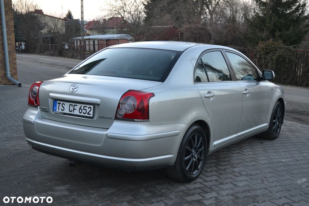 Toyota Avensis 2.0 VVT-i Executive - 17