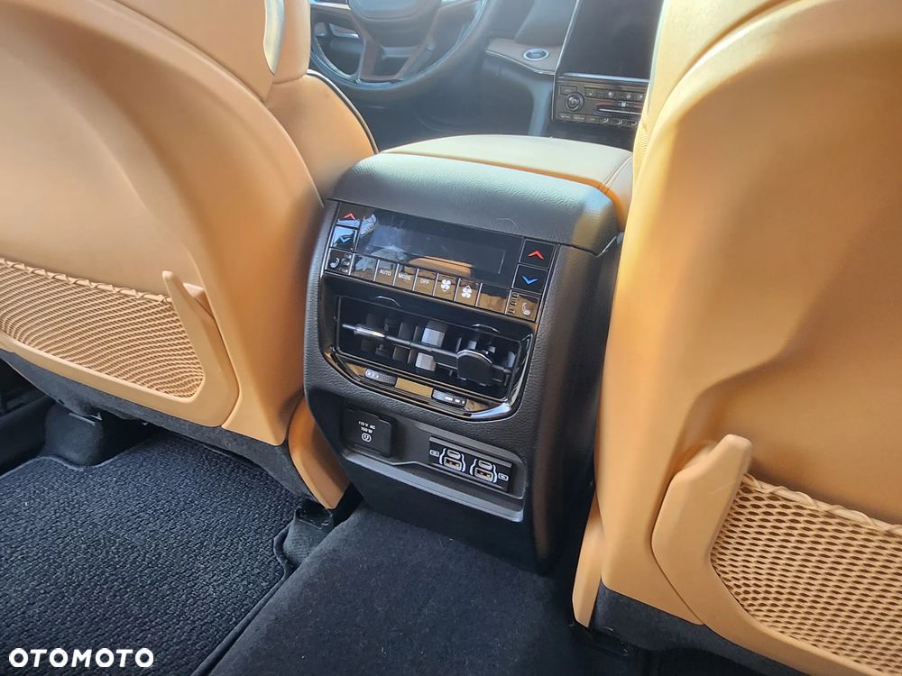 Jeep Grand Cherokee - 8