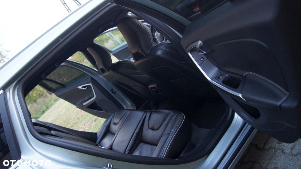 Volvo V60 D3 R-Design - 27