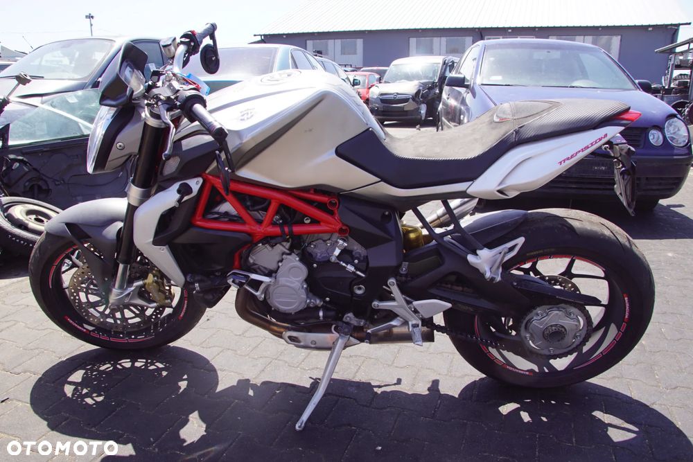 Motocykl na części 692106889 MV Agusta B3 800 Brutale 800 92 kw 2014 silnik lampa licznik lagi laga zbiornik felga tarcza rama owiewka - 12