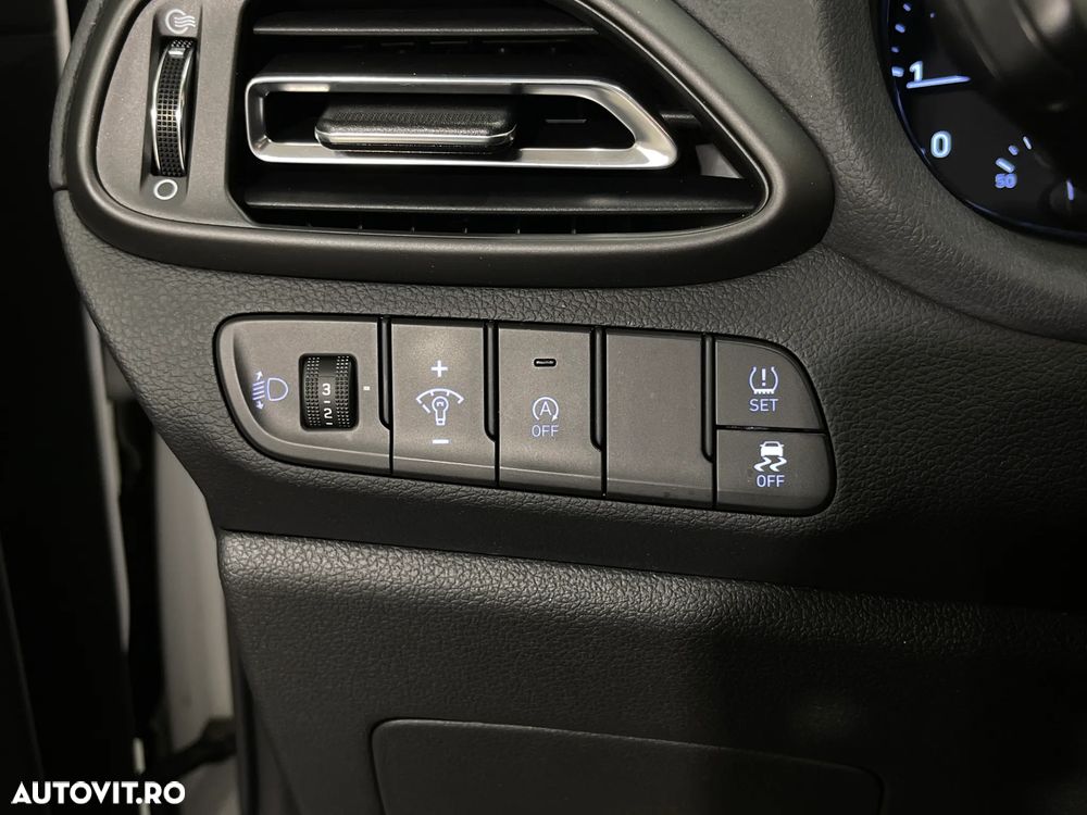 Hyundai i30 1.5 110CP M/T Highway - 18