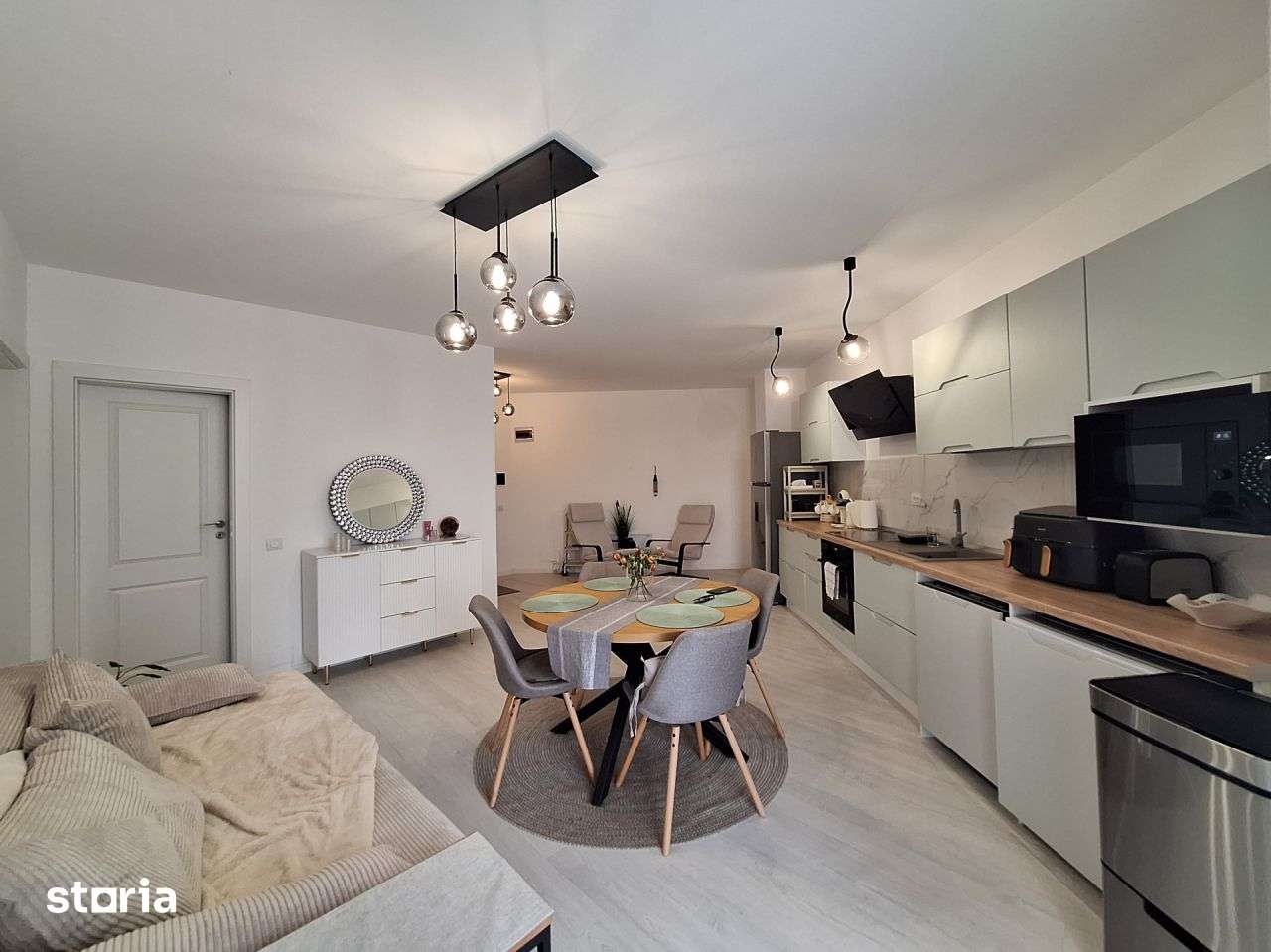 Apartament la cheie, bloc nou, balcon, zona Razoare — fotografia 1
