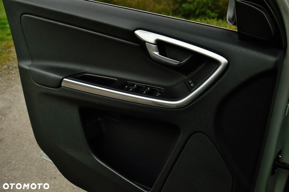 Volvo XC 60 D4 AWD Geartronic Momentum - 20