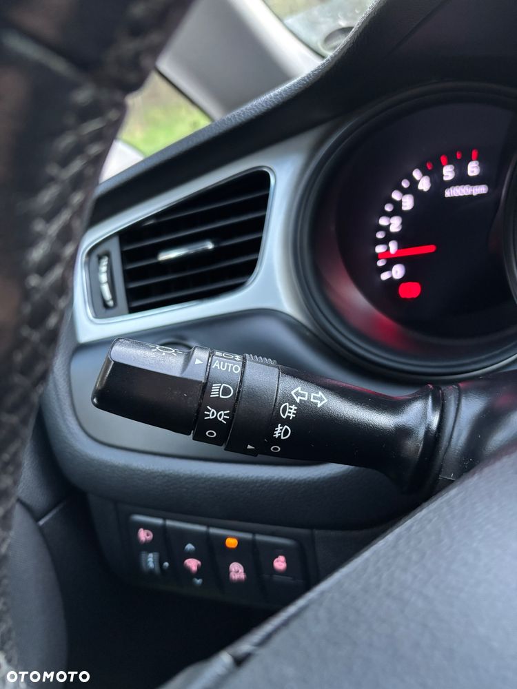 Kia Ceed - 11
