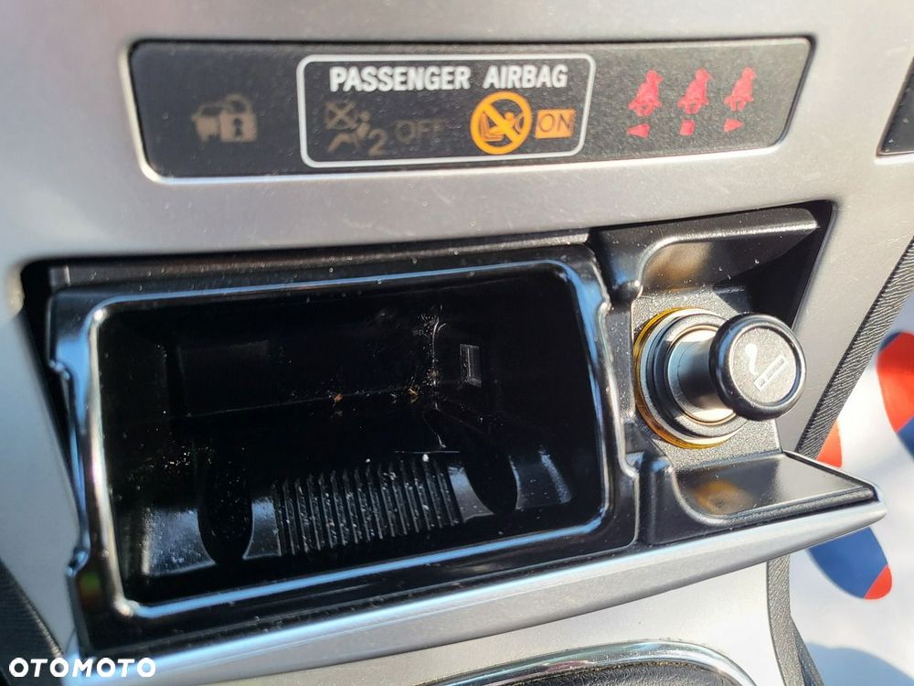 Toyota Avensis - 32