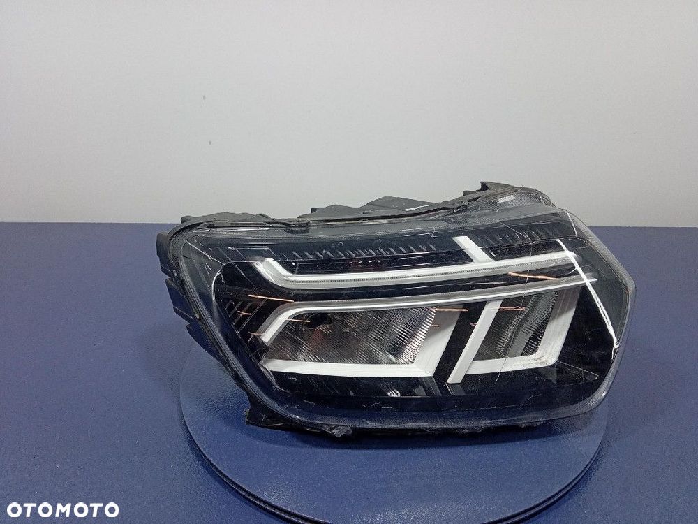 DACIA DUSTER II LIFT REFLEKTOR PRAWY PRZÓD LAMPA PRZEDNIA LED EU 260106194R - 1